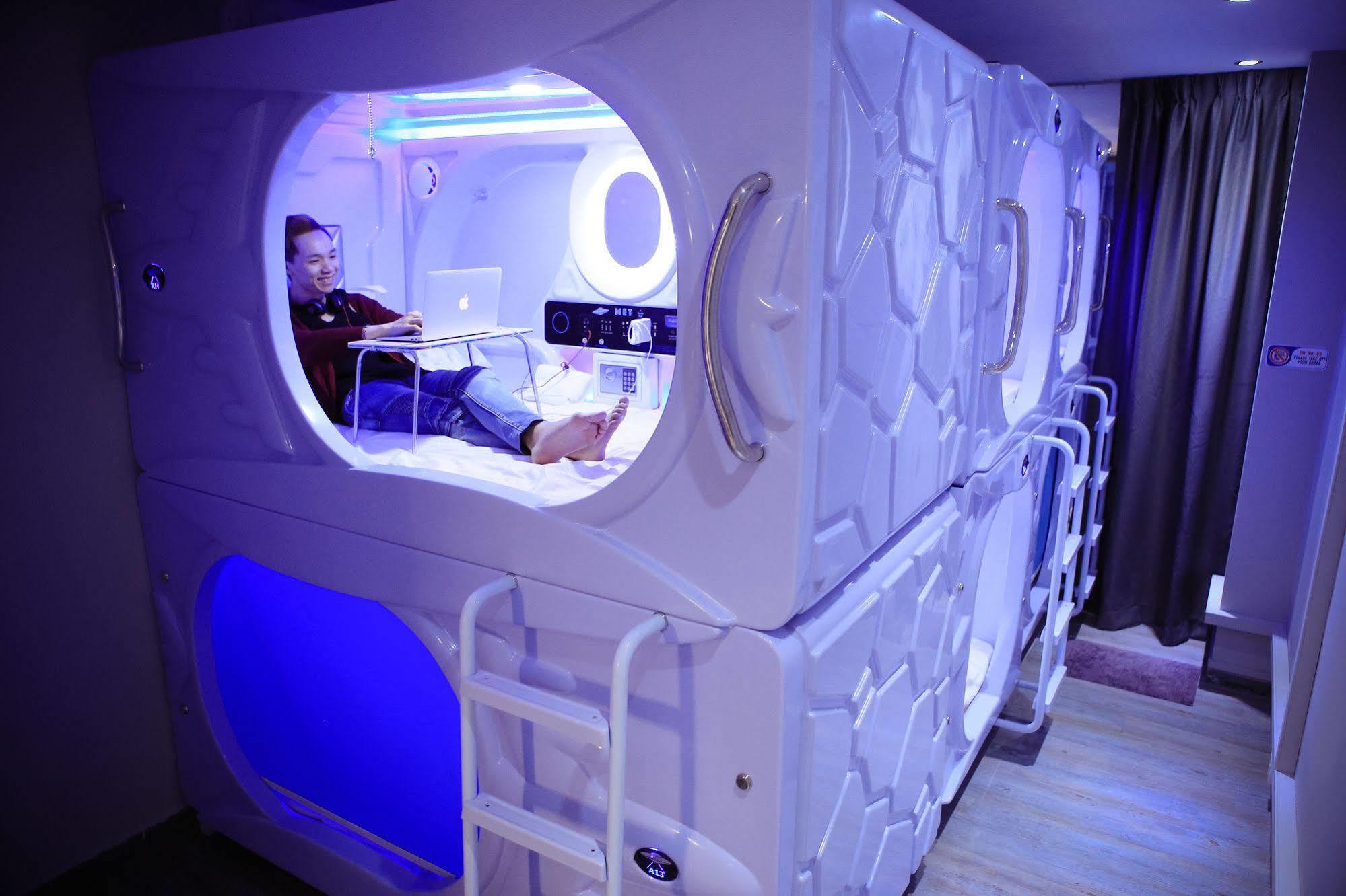 Met A Space Pod @ Boat Quay Singapur Dış mekan fotoğraf